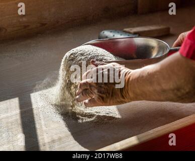 Walliser Roggenbrot-Backwerkstatt in Goppenstein-Erschmatt, Schweiz Stockfoto