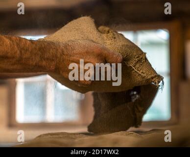 Walliser Roggenbrot-Backwerkstatt in Goppenstein-Erschmatt, Schweiz Stockfoto