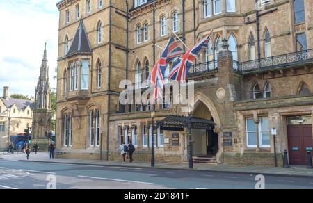 The Randolph Hotel, Beaumont St, Oxford. Neue Eigentümer Graduate Hotels haben Entlassungen angekündigt. Das Hotel wird ab Mitte Oktober für 6 Monate geschlossen. Stockfoto