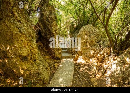 Öffentlicher Park des Kursunlu Wasserfalls in der Nähe von Antalya Stadt in der Türkei, Natur Reise Hintergrund, Herbstzeit Stockfoto