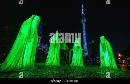 Festival der Lichter, Wächter des Lichts, Fernsehturm, Mitte, Berlin, Deutschland, Wächter des Lichts, Fernsehturm, Mitte, Deutschland Stockfoto