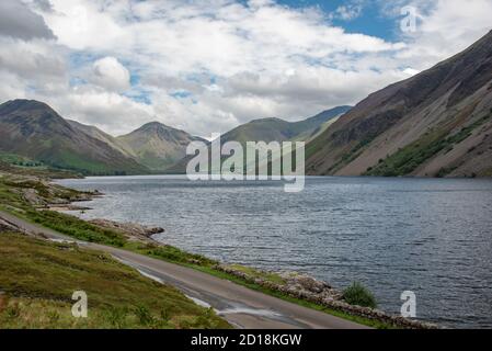 Britains Lieblingsblick über Wastwater zum höchsten Berg Englands Stockfoto