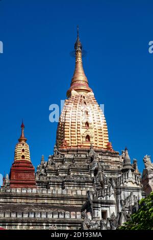 Ananda Buddhist Temple erbaut von König Kyansittha in 1105. Bagan archäologische Zone, Myanmar ehemalige Burma Stockfoto