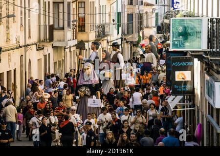 Desfile Tradicional de Gigantes y Cabezudos, Llucmajor, Migjorn, Balearen, Spanien Stockfoto