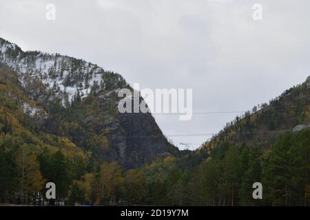 Blick auf einen Pass im Sayan-Gebirge von Arshan aus gesehen Stockfoto