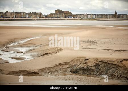 Morecambe Bay Lancashire, nasser Sand am Strand Stockfoto