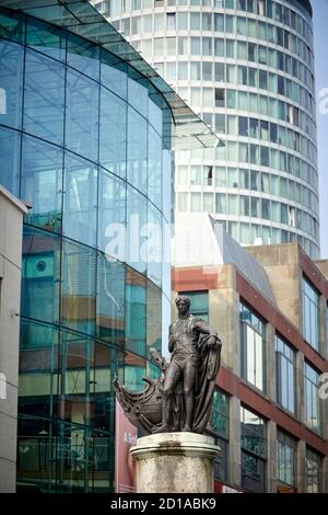 Bronzestatue der Horatio Nelson von Richard Westmacott, steht im Stierring, Birmingham, England und ist die erste öffentlich finanzierte Statue in der Cit Stockfoto