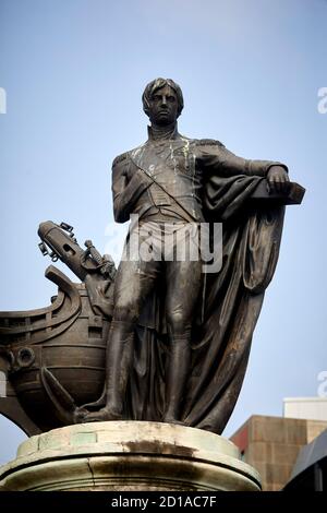 Bronzestatue der Horatio Nelson von Richard Westmacott, steht im Stierring, Birmingham, England und ist die erste öffentlich finanzierte Statue in der Cit Stockfoto