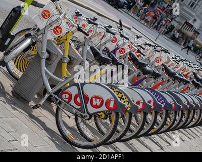 WIEN, ÖSTERREICH - 14. AUGUST 2019: Citybike Wein Fahrradverleih mit Fahrrädern zur Miete Stockfoto