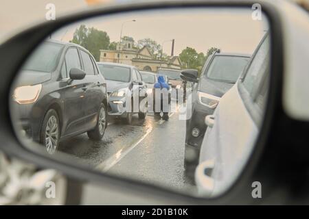 Sankt-Petersburg, Russland, April 2020: bettler unterwegs. Stockfoto