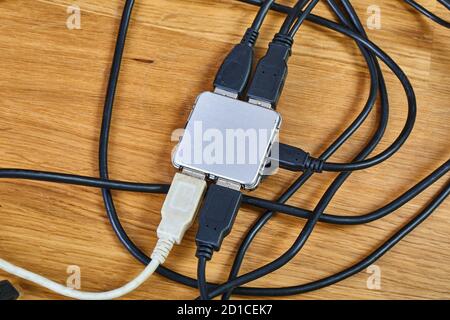 USB-Hubs und -Kabel Stockfoto