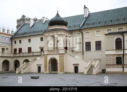 Innenhof des Schlosses Krasiczyn in der Nähe von Przemysl. Polen Stockfoto