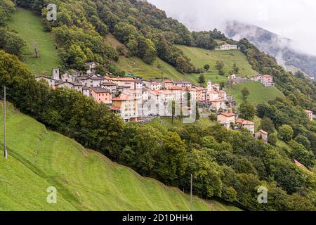 Scudellatte im Tessin Muggiotal, Breggia, Schweiz. Im Dorf Scudellate leben immer noch 20 Menschen. Das würde auf lange Sicht nicht ausreichen, um das Dorf im Muggio-Tal zu erhalten Stockfoto