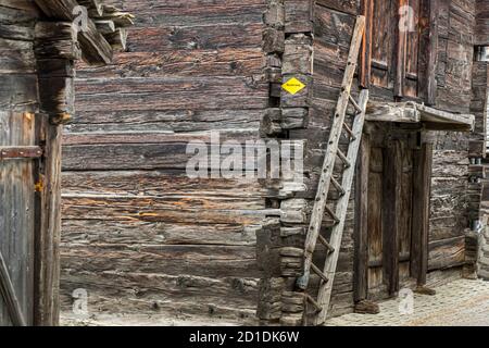 Wanderung über den Weinweg von Visperterminen nach Visp, Wallis, Schweiz Stockfoto