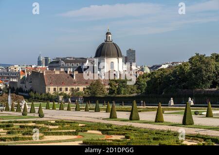 Belvederegarten und die Katholische Kirche Mariä Heimsuchung in Wien, Österreich, Europa Belvedere Gärten und Klosterkirche der Salesianischen nu Stockfoto