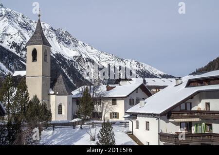 Sulden, Solda, Trentino-Südtirol, Südtirol, Italien; Chiesa Vecchia - Alte Pfarrkirche. Alte Pfarrkirche. Stary kościół parafialny. Stockfoto