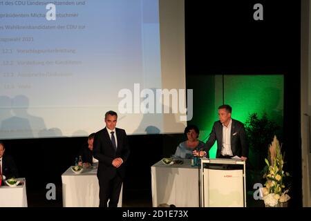 IM Bild : STEPHAN RAUHUT und FLORIAN OEST , mit 79,5 Prozent der Stimmen der 122 Mitglieder des CDU Kreisverbandes wird Florian Oest zum Direktkandida Stockfoto