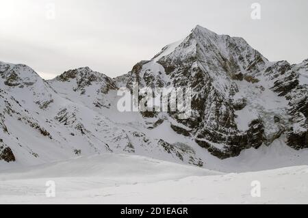 Sulden, Solda, Trentino-Südtirol, Südtirol, Italien; Alpen, schneebedeckte Hochgebirge. Alpen, hohe Berge mit Schnee bedeckt. 阿爾卑斯山，高山覆蓋著雪。Alpy Stockfoto