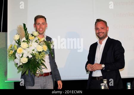 IM Bild : Alexander Dierks und FLORIAN OEST , mit 79,5 Prozent der Stimmen der 122 Mitglieder des CDU Kreisverbands wird Florian Oest zum Direktkandi Stockfoto