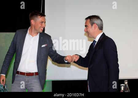 IM Bild : STEPHAN RAUHUT und FLORIAN OEST , mit 79,5 Prozent der Stimmen der 122 Mitglieder des CDU Kreisverbandes wird Florian Oest zum Direktkandida Stockfoto