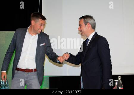 IM Bild : STEPHAN RAUHUT und FLORIAN OEST , mit 79,5 Prozent der Stimmen der 122 Mitglieder des CDU Kreisverbandes wird Florian Oest zum Direktkandida Stockfoto