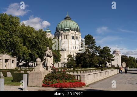 Russischer Heldenfriedhof und Karl-Borromäus-Kirche auf dem Wiener Zentralfriedhof, Wien, Österreich, Europa Russischer Kriegsfriedhof und Th Stockfoto