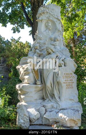 Ehrengrab des österreichischen-deutschen Kapellmeisters und Komponisten Johann Strauss auf dem Wiener Zentralfriedhof, Wien, Österreich, Europa Stockfoto