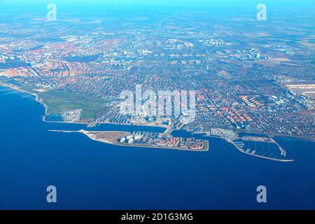 Luftaufnahme der Malmo Küste in Schweden. Panorama der schwedischen Küste der Öresund Meerenge Stockfoto