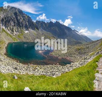 Hohe Tatra - Slowakei - der Blick auf den Capie pleso See mit dem Satangipfel im Hintergrund. Stockfoto