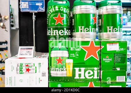 Shenzhen, China. Oktober 2020. Bierfass von Heineken in einem Supermarkt gesehen. Kredit: SOPA Images Limited/Alamy Live Nachrichten Stockfoto