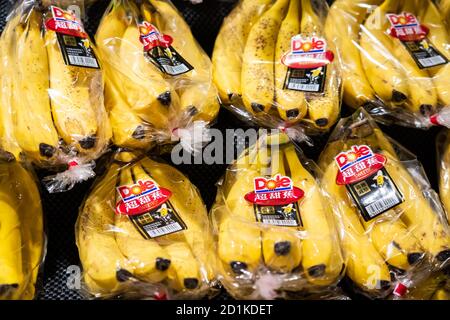 Shenzhen, China. Oktober 2020. Dole Bananen in einem Supermarkt gesehen. Kredit: SOPA Images Limited/Alamy Live Nachrichten Stockfoto