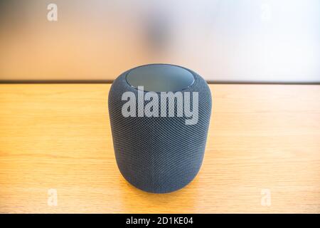 Shenzhen, China. Oktober 2020. Apple HomePod in einem Apple-Einzelhandelsgeschäft in Shenzhen gesehen. Kredit: SOPA Images Limited/Alamy Live Nachrichten Stockfoto
