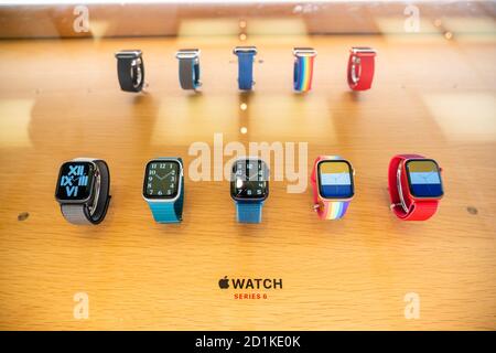 Shenzhen, China. Oktober 2020. Die Apple Watch Series 6 wird in einem Apple-Einzelhandelsgeschäft in Shenzhen gezeigt. Kredit: SOPA Images Limited/Alamy Live Nachrichten Stockfoto