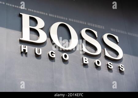 Shenzhen, China. Oktober 2020. Logo des deutschen Luxusmodehauses Hugo Boss in Shenzhen. Kredit: SOPA Images Limited/Alamy Live Nachrichten Stockfoto