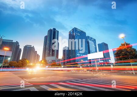 Nachtansicht des Guiyang Finanzviertels, Guizhou, China. Stockfoto