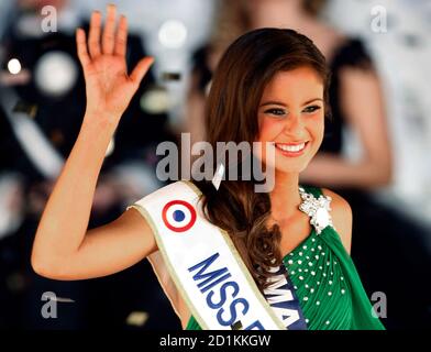 Miss France 2010 Malika Menard gekrönt Miss France 2010 in Nikaia in Nice Nizza, Frankreich  - 05.12.09 Stockfotografie - Alamy