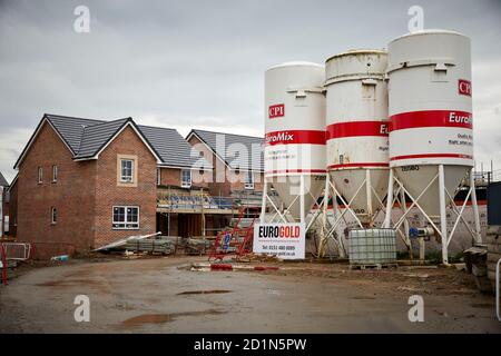 Zementmörtel CPI Euromix Silo Mischstation auf einem neuen Baustelle für neue Häuser bauen Stockfoto