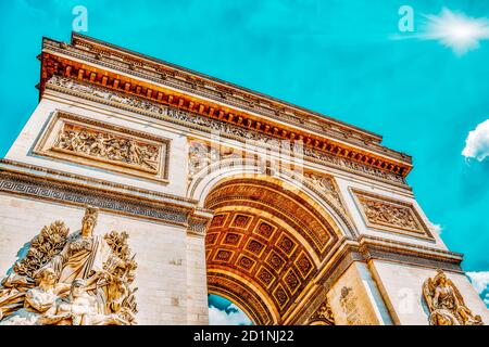 Formteile und Dekorationen auf dem Arc de Triomphe in Paris. Frankreich. Stockfoto