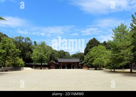 Eingangstor des Kashihara Jingu Tempels in Nara, Japan. Aufgenommen im September 2019. Stockfoto