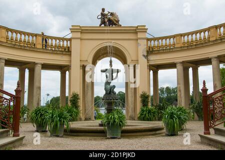 Burggarten im Schloss Schwerin, einem Palast, der einst Sitz des Herzogtums Mecklenburg war. Mecklenburg-Vorpommern, Norddeutschland Stockfoto