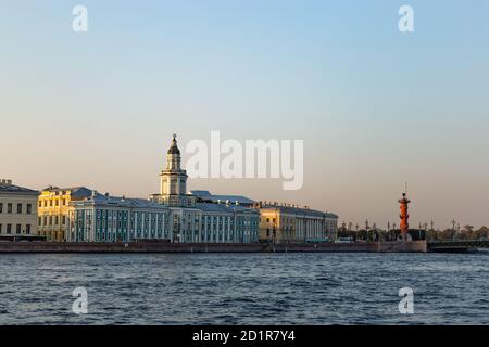 Neva Fluss in Sankt Petersburg. Russland. Herbsttag. Stockfoto