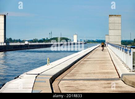 Magdeburg, 27. Juni 2020: Kanalbecken über der elbe an der Wasserstraße Magdeburg Stockfoto