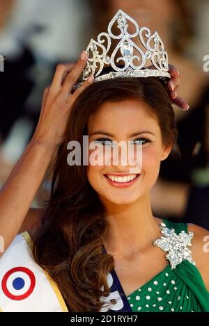 Miss France 2010 Malika Menard Malika Menard gekrönt Miss France 2010 in Nikaia in Nice Nizza, Frankreich  - 05.12.09 Stockfotografie - Alamy