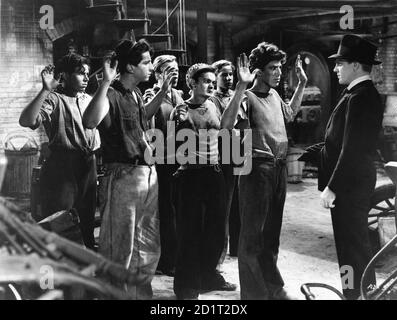 JAMES CAGNEY und DIE SACKGASSENKINDER in ANGELS WITH DIRTY FACES 1938 Regisseur MICHAEL CURTIZ Warner Bros. Stockfoto