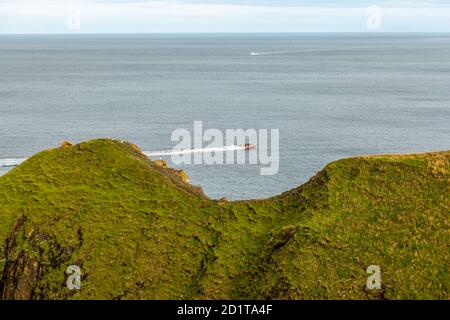 St Abbs, Großbritannien - 07. August 2020: Küstenlinie in der Nähe von St Abbs Head, Berwickshire, Scottish Borders, Schottland Stockfoto