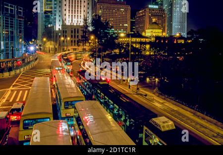 Stau durch die Schlange von Straßenbahnen in Admiralty, Hong Kong, SAR, China verursacht Stockfoto