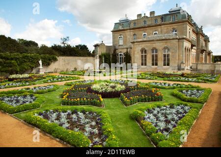 WREST PARK HAUS UND GÄRTEN, BEDFORDSHIRE. Der italienische Garten aus dem Südwesten. Nach der Wiederherstellung. Stockfoto