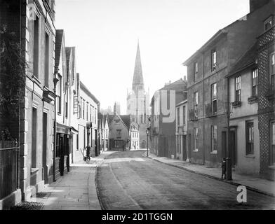 ABINGDON, Oxfordshire. Ein Blick entlang East St Helen Street in Richtung St. Helen's Church. Fotografiert 1890 von Henry Taunt. Stockfoto