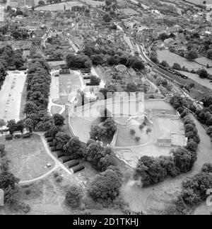 PICKERING CASTLE, North Yorkshire. Luftaufnahme, 15. Juli 1953. Aerofilms Kollektion. Stockfoto