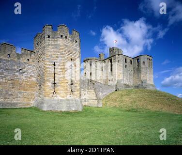 WARKWORTH CASTLE, Northumberland. Blick auf den Gray Mare's Tail Tower und den Keep aus dem Südosten. Stockfoto